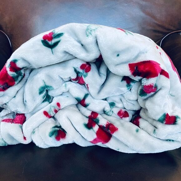 Red Cardinal Floral Christmas Holiday Plush Throw Blanket - Picture 4 of 4
